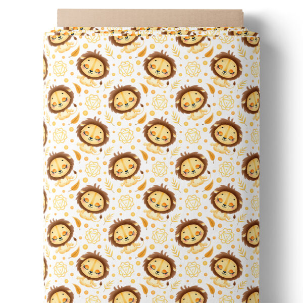 Petit lion endormi et feuilles solaires