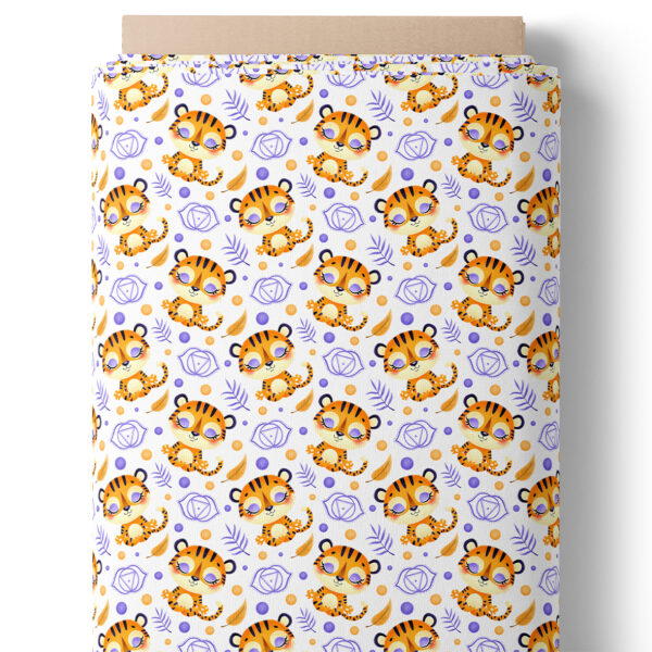 Petits tigres joyeux et feuillages violets